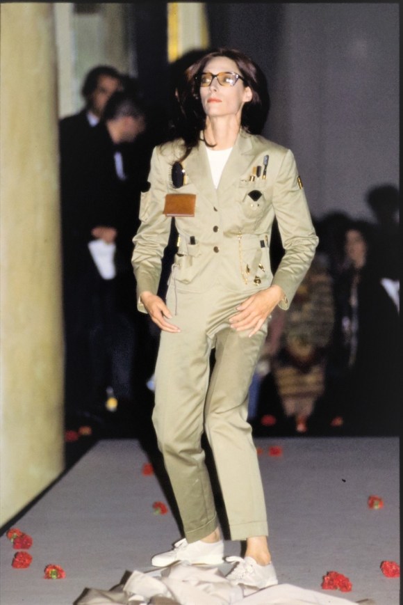 018-moschino-spring-1991-ready-to-wear-CN10051569.jpg